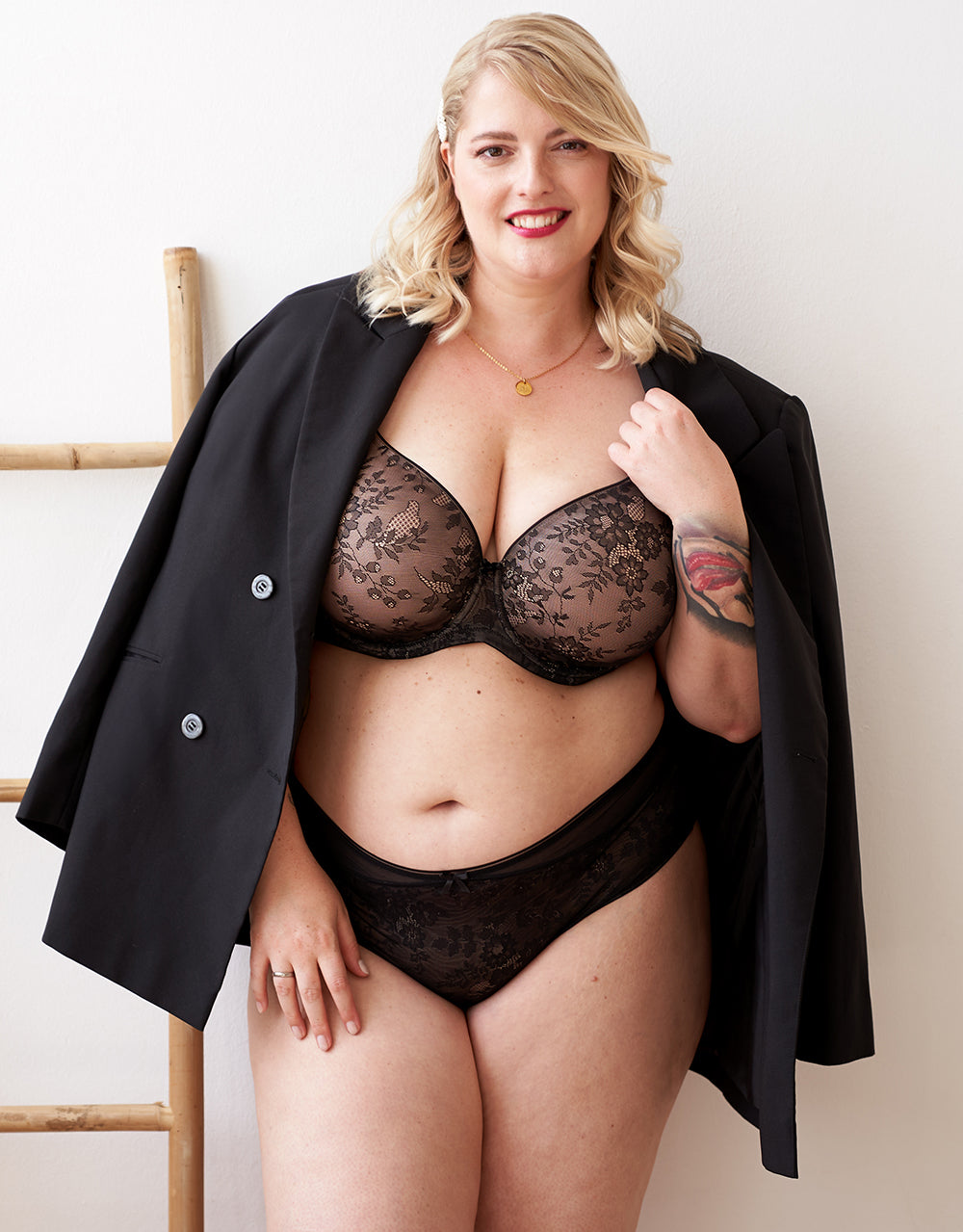 BH "True Lace" black