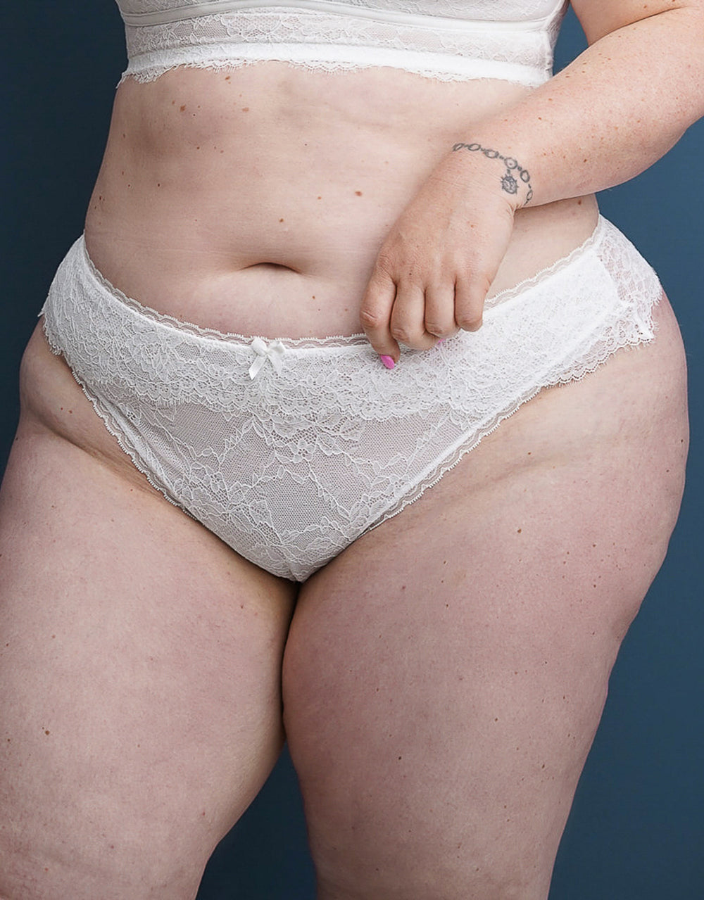 String "Emilia" ivory