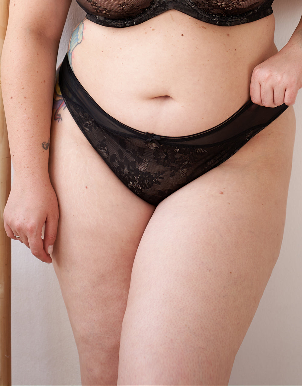 String "True Lace" black